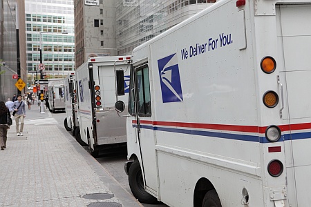 US Postal Service reports $2B loss