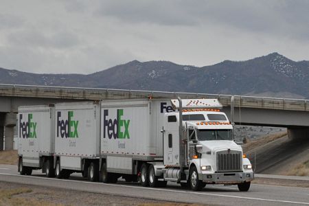 FedEx exec backs infrastructure investment, twin trailers