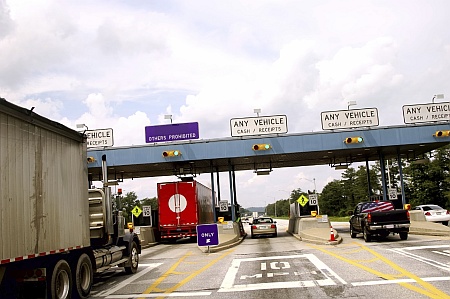 Trucking industry circles the wagons on tolls